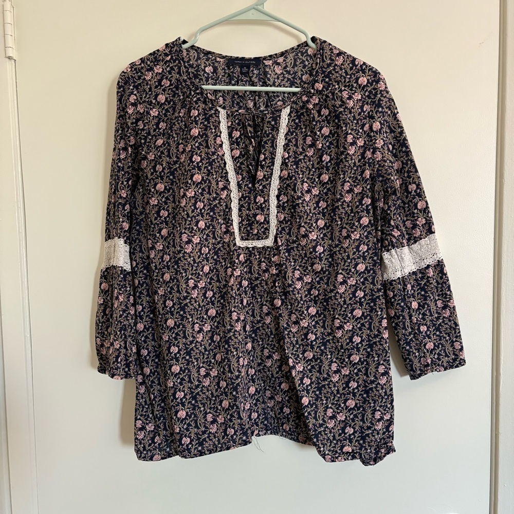 Tommy Hilfiger Women’s Navy and Pink Floral Blouse with Lace Detail XL Cotton
